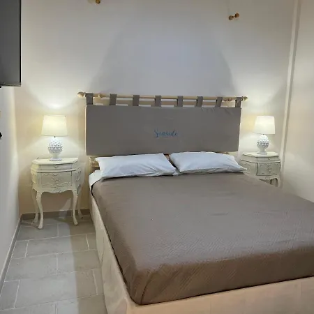 Seaside Temporary House Daire Leporano