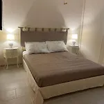 Seaside Temporary House Daire Leporano
